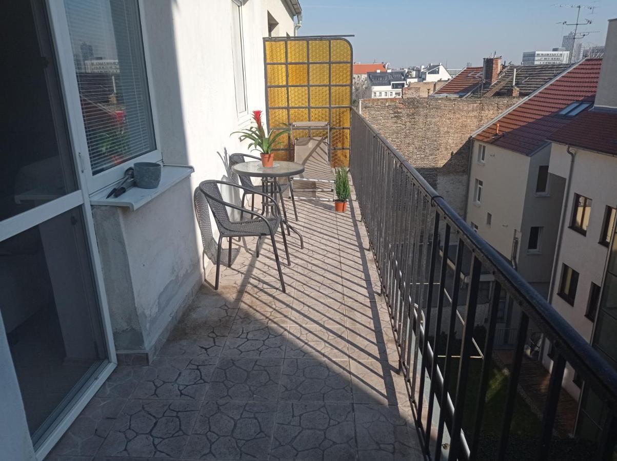Apartamento Amazing Flat In Old Town With Large Balcony Bratislava Exterior foto