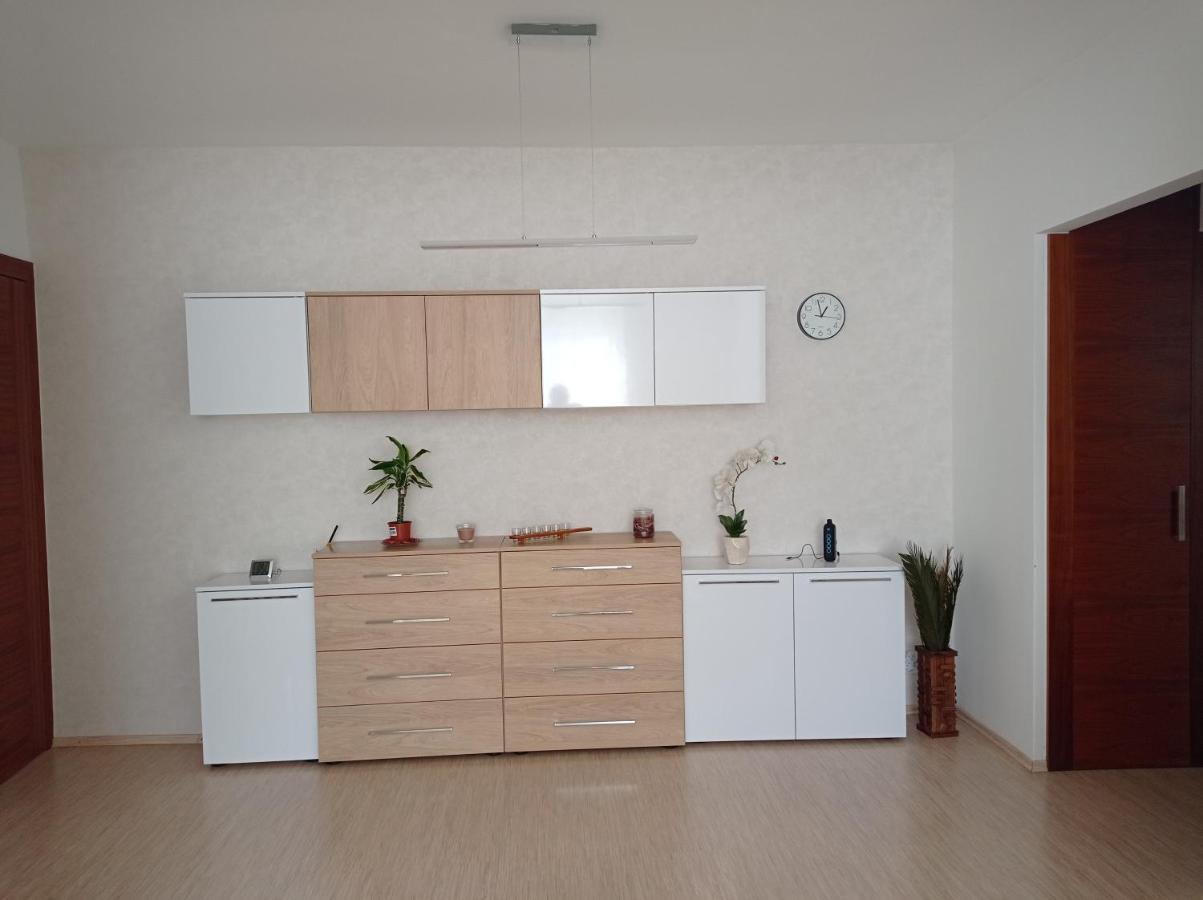 Apartamento Amazing Flat In Old Town With Large Balcony Bratislava Exterior foto