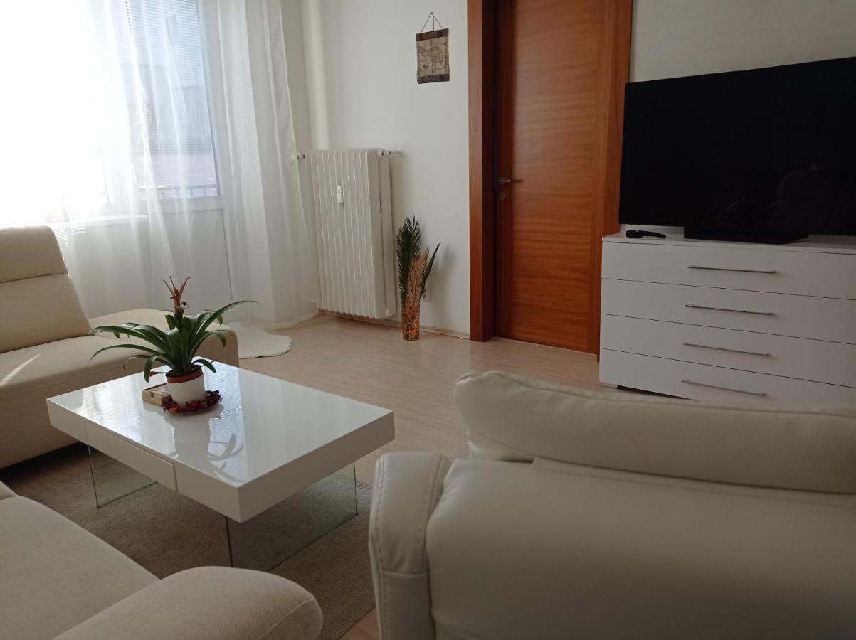 Apartamento Amazing Flat In Old Town With Large Balcony Bratislava Exterior foto