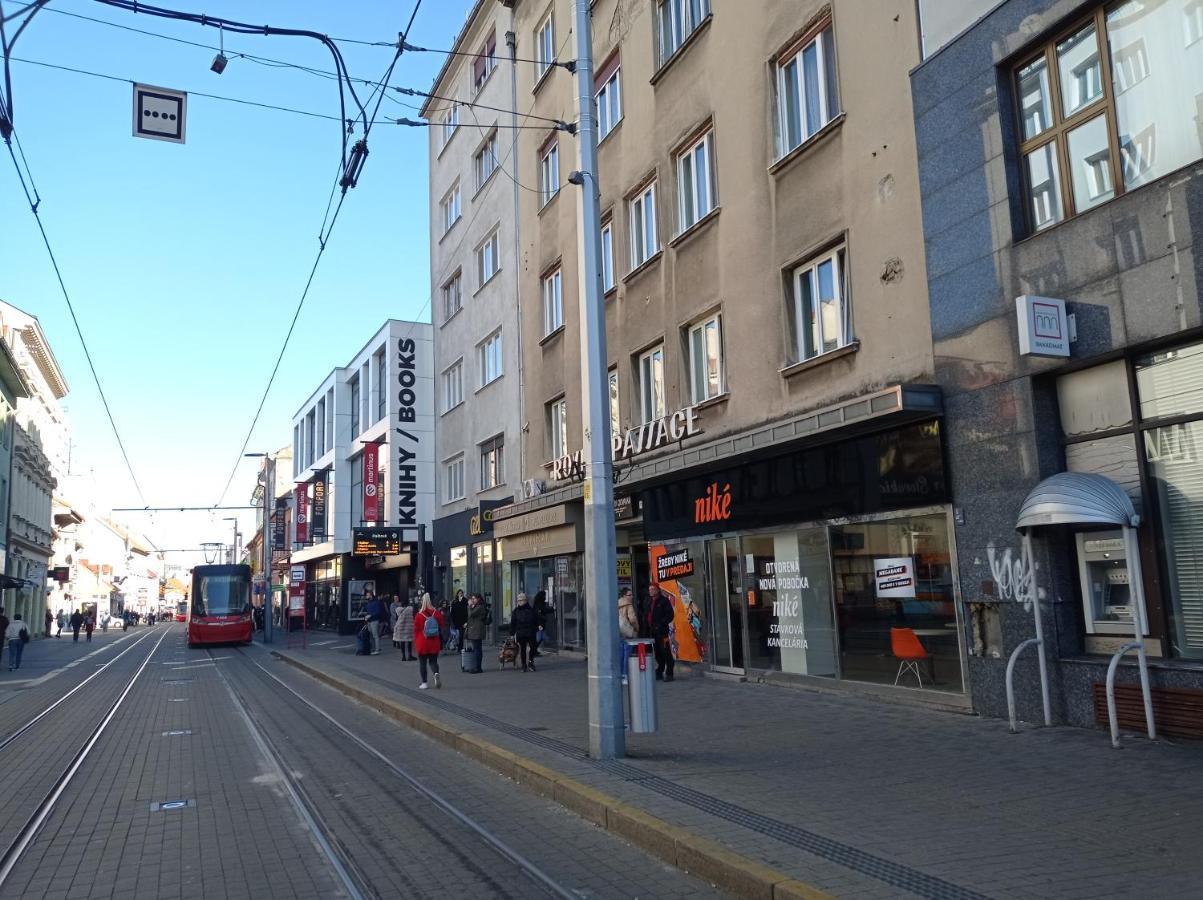 Apartamento Amazing Flat In Old Town With Large Balcony Bratislava Exterior foto